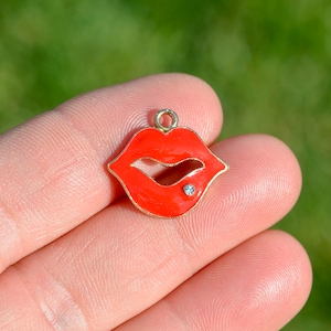 BULK 20 Red Enamel  Lips with a Rhinestone Charms GC5406