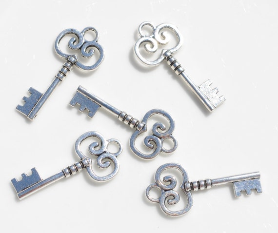1 Old Fashioned Key Silver Tone Charm SC6334 - Etsy