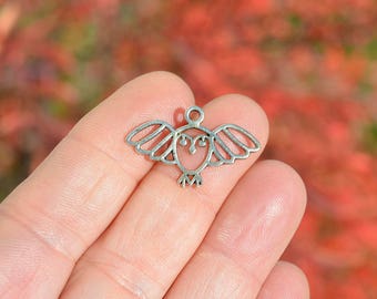 1 Owl Silver Tone Charm SC1487