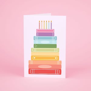 Cartão de aniversário Book Stack, cartão de livro, cartão de feliz aniversário, cartão de felicitações em branco, presente de aniversário para leitores, cartão de bolo de aniversário, arco-íris