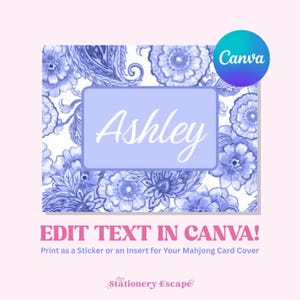 Pode incluir: Um design floral azul claro e branco com o nome "Ashley" em um retângulo azul claro. A imagem inclui o texto "EDIT TEXT IN CANVA!" e o logotipo Canva. O logotipo Stationery Escape está na parte inferior.