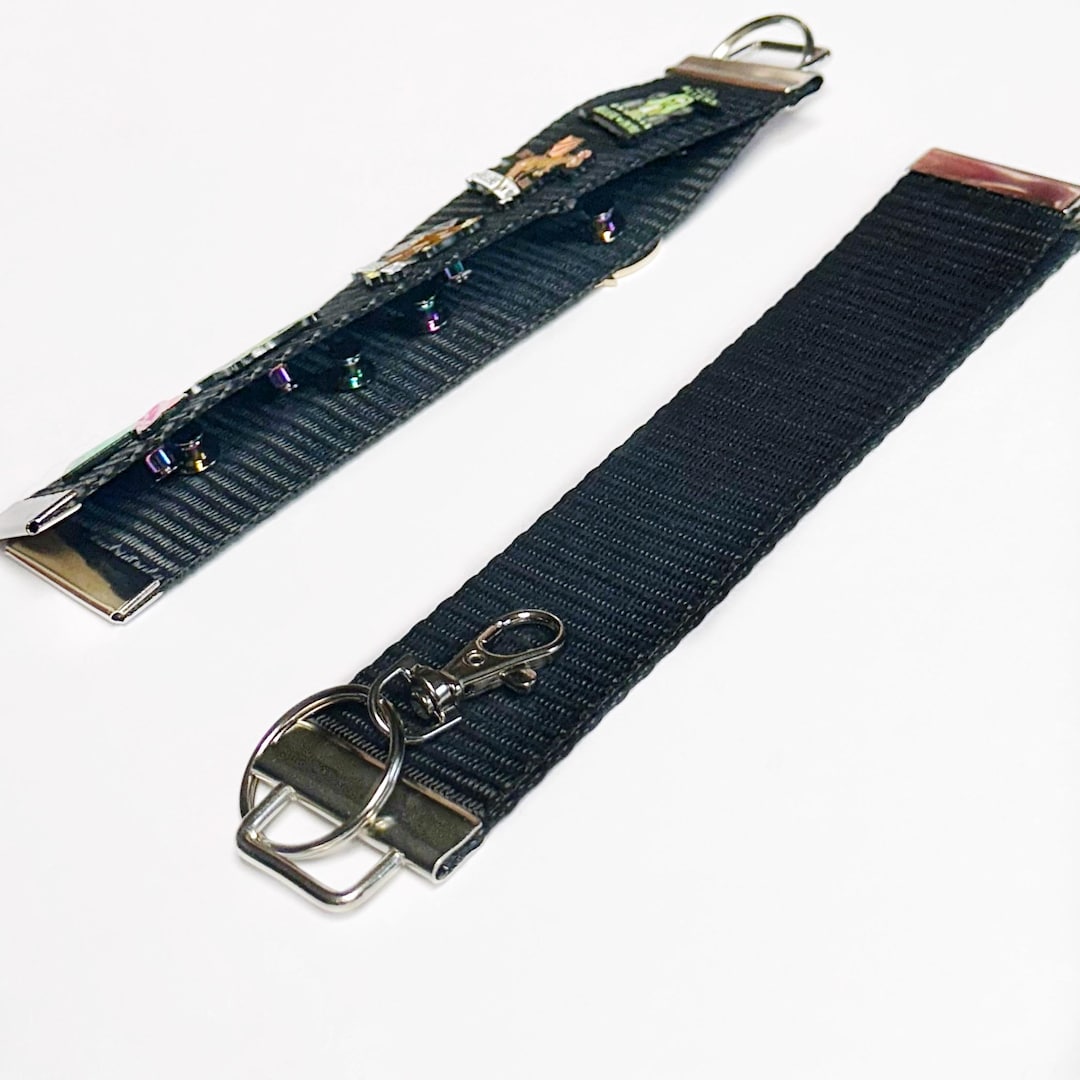 Double Tail Wide Pin Holder Keychain / Black Keychain Pin Keeper / Pin ...