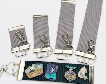 Pin holder keychain / Gray keychain pin keeper / pin collector keychain  / 1.5 width / Wide