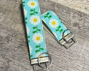 Daisies on Turquoise Wristlet / Keychain wrist strap / floral key holder