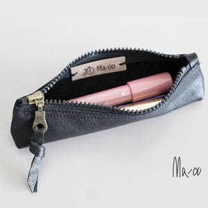 Astuccio nero con cerniera. Mini astuccio per il trucco in morbida pelle. Astuccio classico in pelle nera. Astuccio in pelle fatto a mano