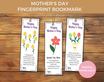 Op de afbeelding: Drie Moederdag-vingerafdrukbladwijzers met bloemmotieven. Elke bladwijzer heeft de tekst "Happy Mother's Day" en een bericht. Eén heeft gele bloemen, een andere een rode bloem en de laatste een boeket. Digitale downloads.