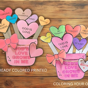 Puede incluir: Dos macetas de papel rosa con flores en forma de corazón. Una está precoloreada, la otra es para colorear. Los corazones tienen frases como "FORGIVE" y "GOD IS LOVE". El texto dice "GOD'S LOVE GROWS IN ME".