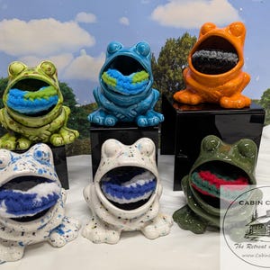 Retro ceramic frog with scrubby