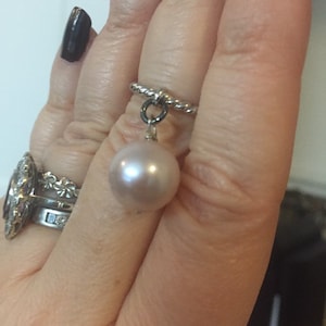 Anillo colgante apilable de plata de ley con perla de agua dulce de color rosa bebé