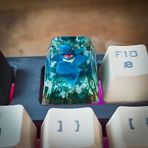 T0.t0.dile keycap 1u new version, Little blue  bipedal resin keycap 1u handmade, decor for your keyboard, idea gift for gamers.