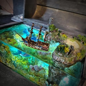 Leviathan monster resin light box, handmade light box, gift for your birthday&#39;s friend, monster in the ocean light box.