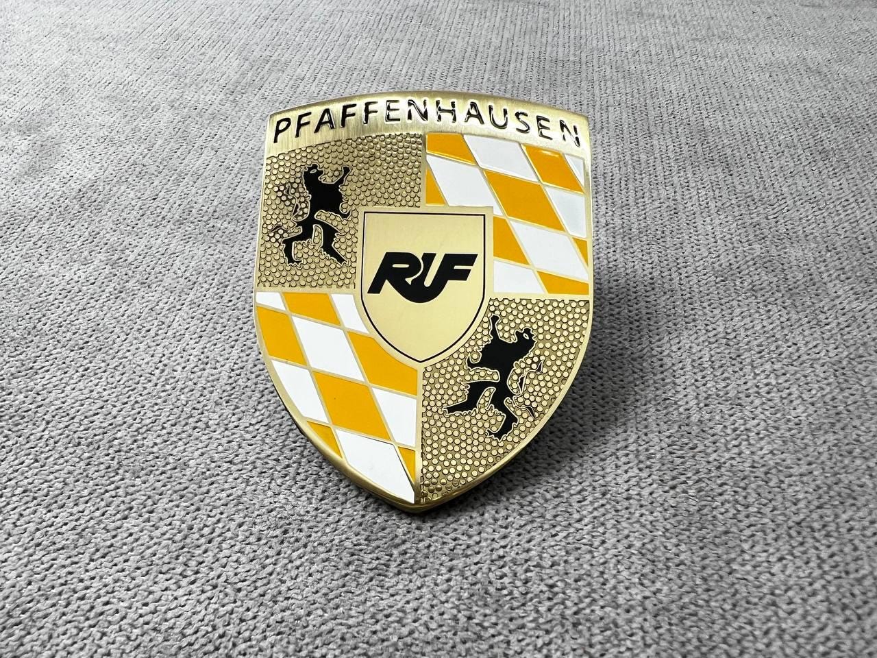 フードバッジエンブレムロゴレッドRUFスタイル - RUF - カスタムバッジ 