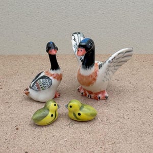 Hand-Painted Ceramic Duck Figurine Set with Baby Chicks - Rustic Farmhouse Decor - Collectible Bird Miniatures for Animal Lovers