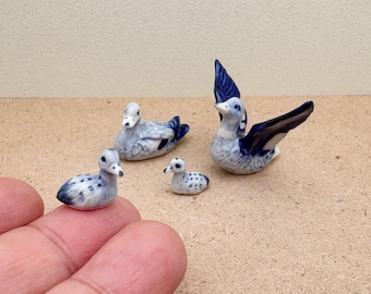 青と白の陶器製アヒル　イギリス製 ゼイラーの青と白のアヒル/アヒルの子の置物 - Etsy 日本
