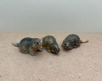 Hand-Painted Ceramic Beaver Figurines: Woodland Decor, Set of 3