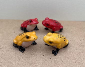 Ceramic Frog Figurines Set: Hand-Painted Amphibian Ornaments