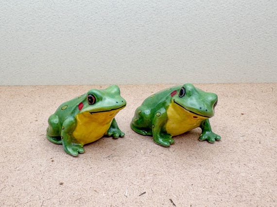 Hand-Painted Ceramic Frog Salt and Pepper Shakers: Cottagecore Kitchen Decor