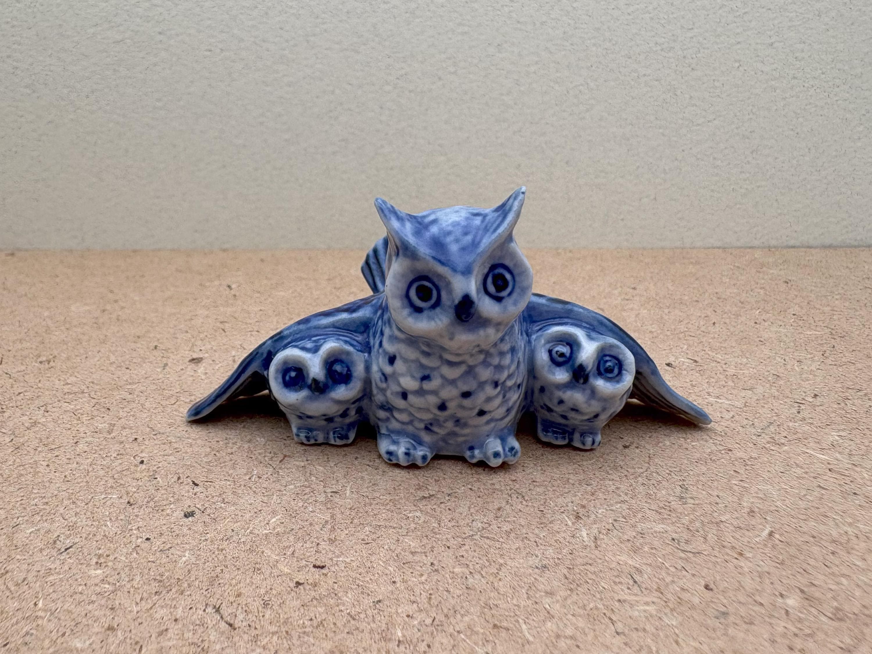Hand-Painted Blue Ceramic Owl Family Figurine – Mother Owl with Two Babies – Woodland De