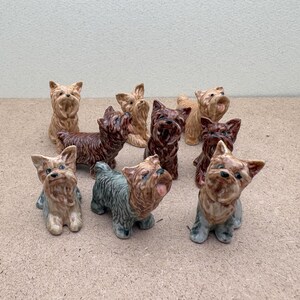 Figuras de Yorkshire Terrier de cerámica pintadas a mano: decoración para mascotas, regalo para amantes de los perros imagen 2