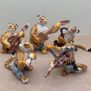 Tiger Band Ceramic Figurine Set – Whimsical Hand-Painted Tigers Playing Musical Instruments, Cute Gift for Animal Lovers & Decor Enthusiasts