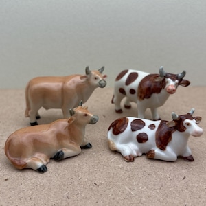 Farmhouse Cow Figurines Set – Ceramic Cow Miniatures for Animal Lovers, Perfect for Country Home Decor & Collectors