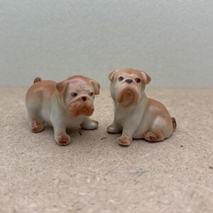 Handbemalte Mini Bulldog Keramikfiguren: Hundeliebhaber Sammlerstücke