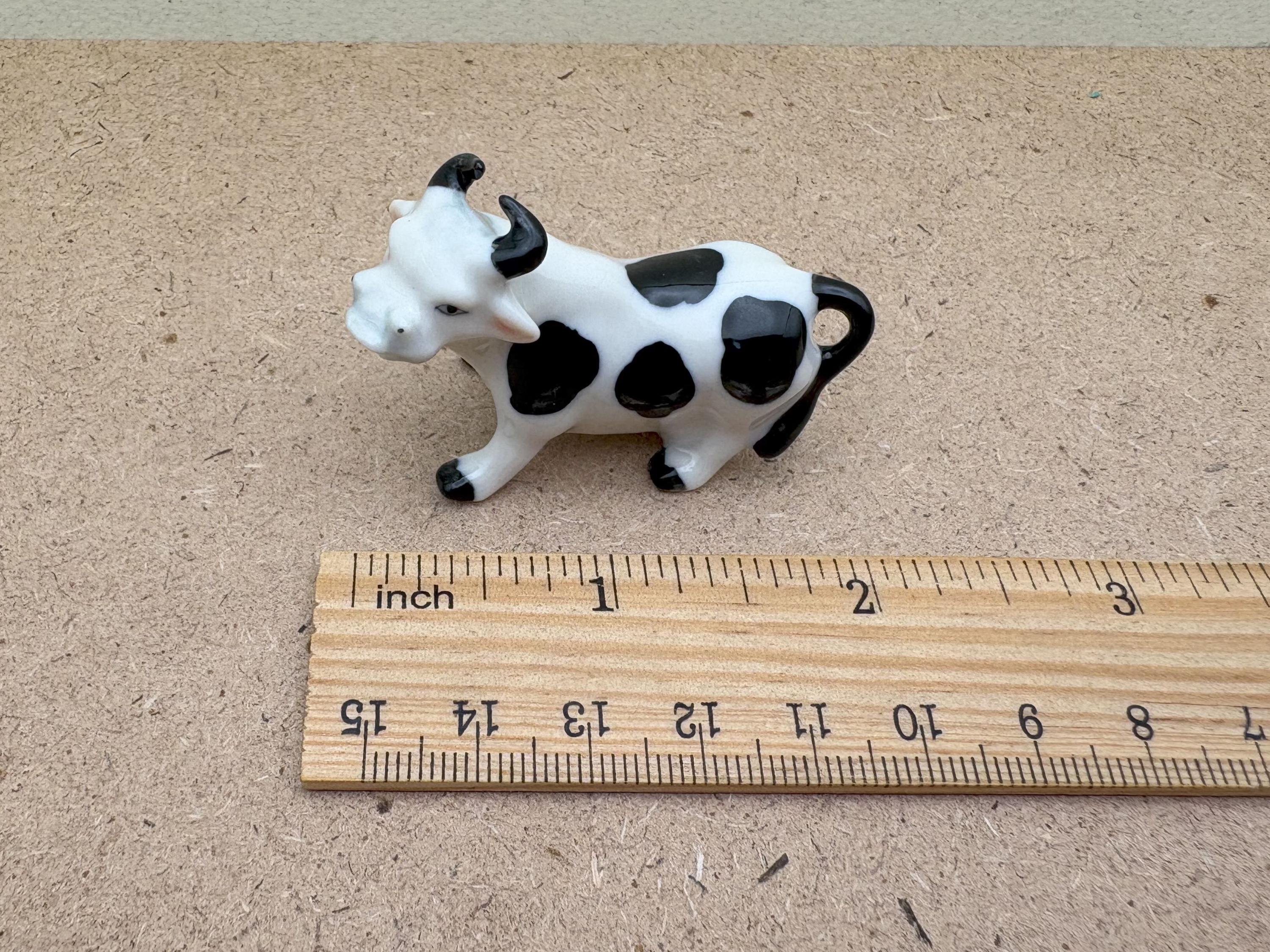 陶磁器 手描き 置物  うし 手描き陶器牛の置物（2体セット） - ファームハウスデコレーション