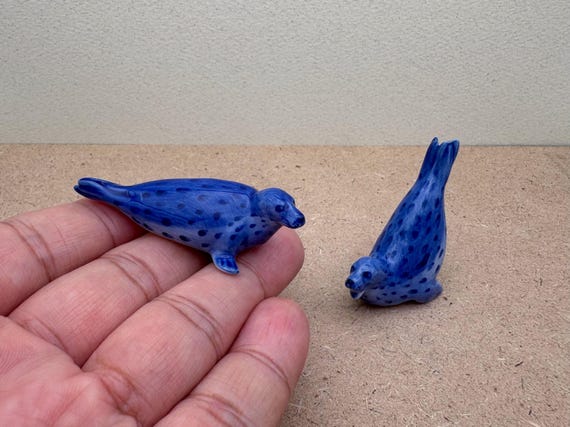 青い陶器のアザラシの置物（2個セット）：手作りの海岸装飾 - Etsy 日本