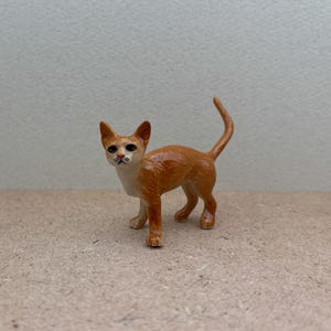 Adorable Orange Cat Ceramic Figurine – Unique Handmade Animal Figurine for Cat Owners and Collectors, Ideal Home or Office Decoration