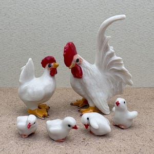 Ceramic Rooster, Hen & Chicks Figurine Set – Hand-Painted Chicken Family Decor for Farmhouse, Cottage Style, and Animal Figurine Collectors