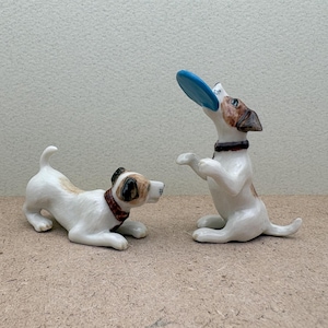 Adorable Ceramic Jack Russell Dog Figurines Playing with Frisbee | Handcrafted Pet Lover&#39;s Gift | Cute Home Decor for Dog Enthusiasts