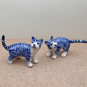 Hand-Painted Blue Ceramic Cat Figurines – Miniature Porcelain Tabby Duo – Collectible Decor for Cat Lovers & Figurine Enthusiasts