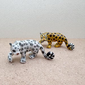 Hand-Painted Ceramic Leopard Figurine – Jungle & Snow Leopard Mini Statues for Animal Lovers, Wildlife Decor, Safari Gift Collectibles