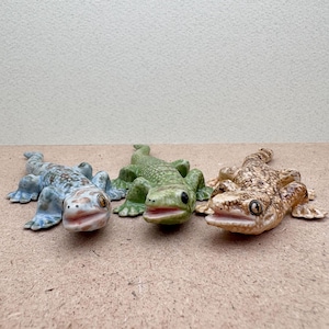 Ceramic Gecko Figurine Set: Smiling Lizard Trio - Brown, Green & Blue