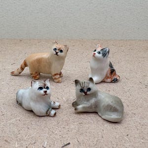 Hand-Painted Mini Ceramic Cats – Set of 4 Cute Kitty Figurines | Miniature Animal Home Decor, Dollhouse Accessories, Gift for Her