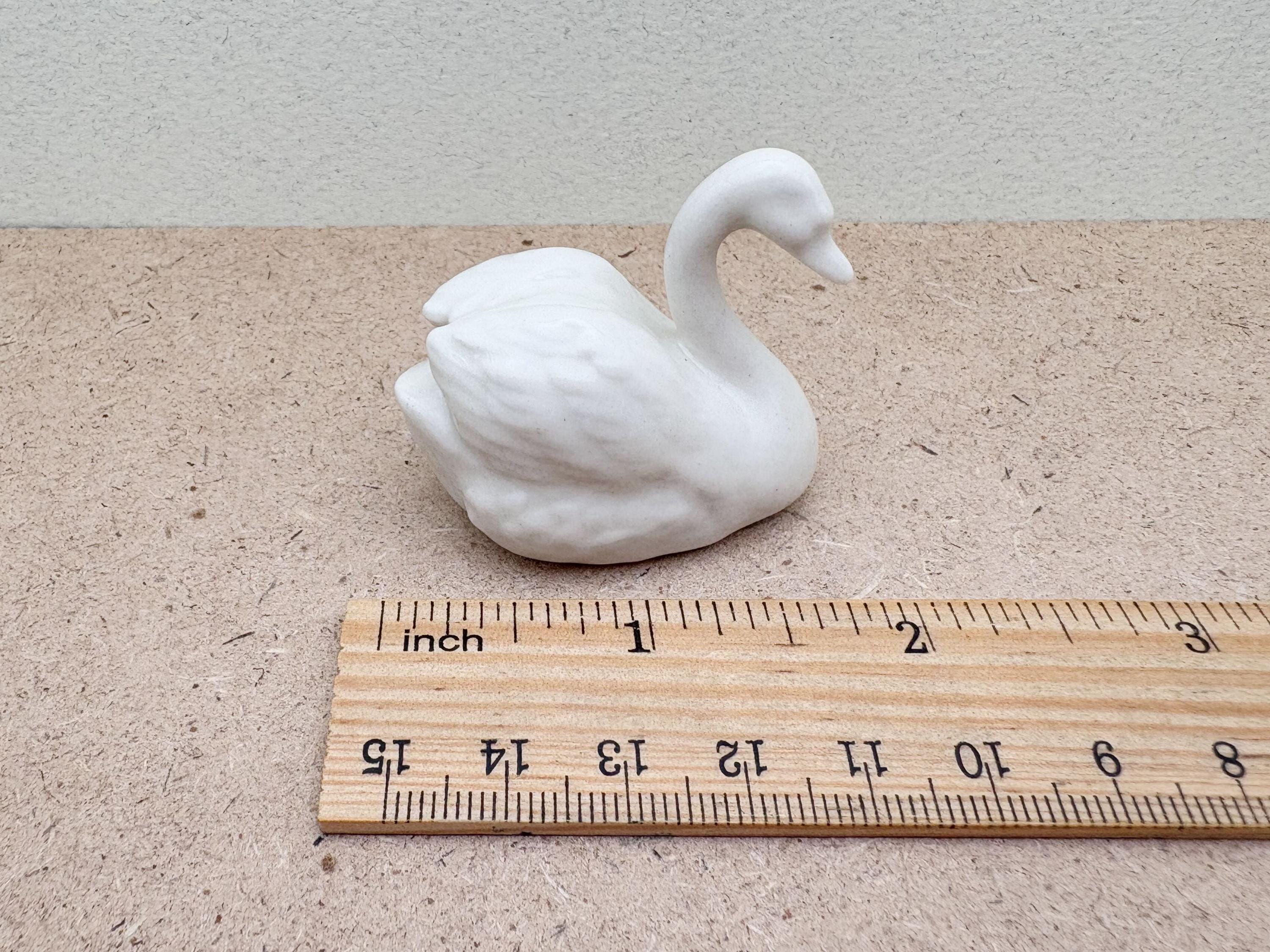光沢のある白い白鳥の置物：ミニチュアセラミック製鳥の装飾品 - Etsy 日本