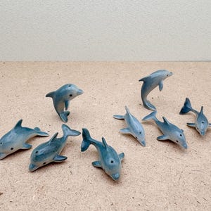 Handgjorda keramiska delfinfigurer: Kustdekor, set om 4