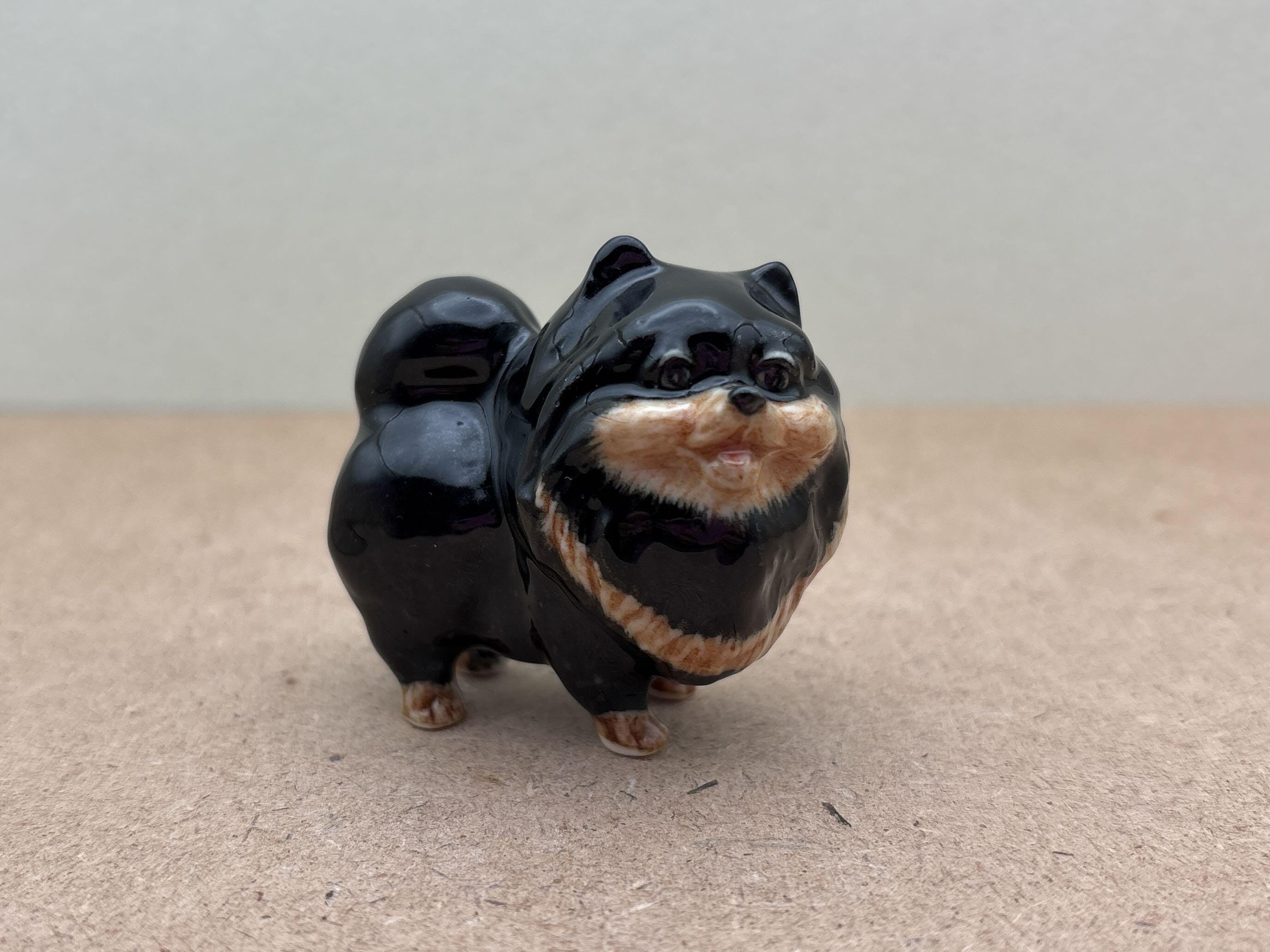 手作り陶器製ポメラニアンの置物：室内装飾用の犬の像 - Etsy 日本