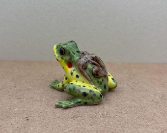 Hand-Painted Ceramic Frog Figurine: Mother and Baby, Green Spotted Decor