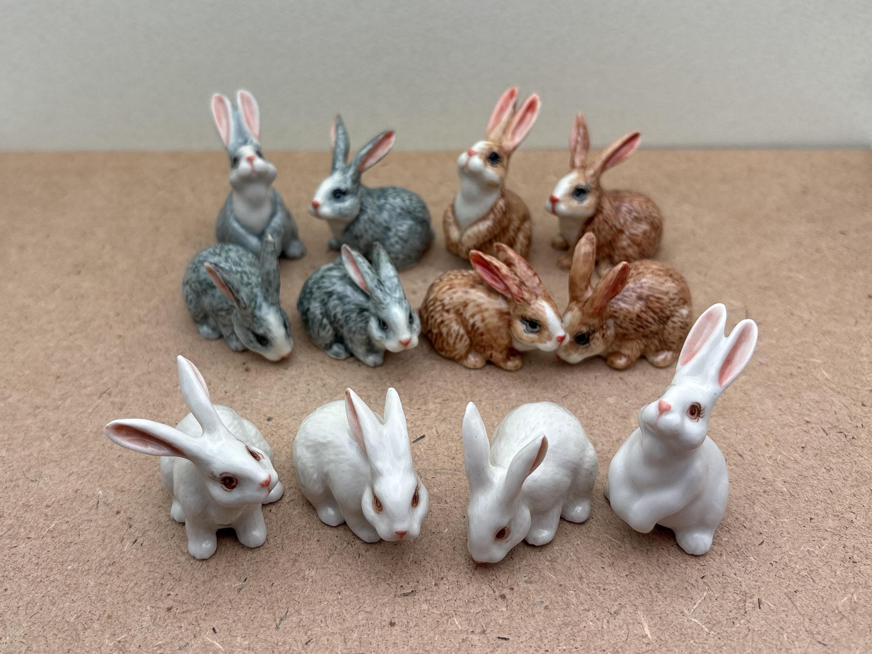 Bonnet Fille Avec Figurine Lapin – Céramique Non Peinte – 7 X 4 Cm – Fait Main USA
