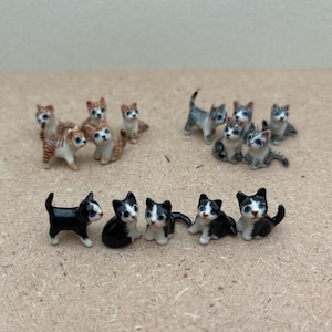 ミニチュア手描きタビー猫のフィギュアセット、かわいい小さな陶器の猫の装飾、猫好きの方、ドールハウスの装飾、ユニークなギフトに最適
