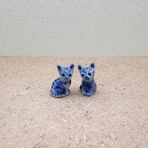 Hand-Painted Ceramic Cat Figurines: Delft Blue Miniature Kitten Decor