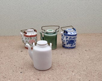 Miniatur Teekanne aus Keramik: Asiatisches Puppenhaus Dekor