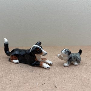 Charming Ceramic Border Collie with Playful Puppy Figurine - Animal Lover&#39;s Home Decor, Handcrafted Miniature Gift for Pet Owners