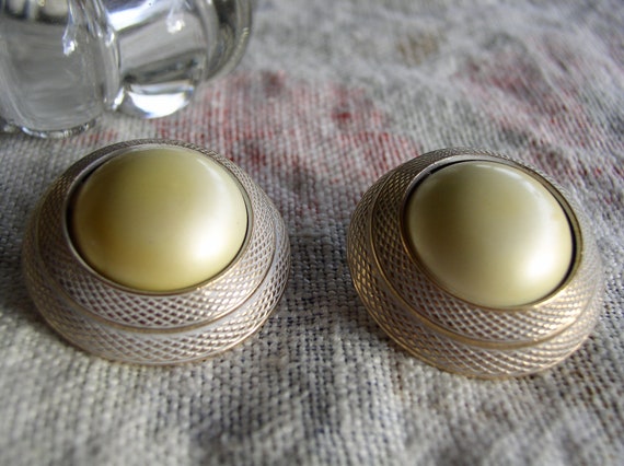 Vintage Pastel Yellow 60s Platter Earrings - image 5