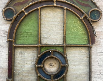 Bellissimo pannello di vetro colorato in stile Art Nouveau, recuperato da un'antica collezione (parte di un set di 3 pezzi) H28xL27cm