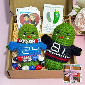 Presentask med emotionellt stöd i pickles med uppvärmd rivalitet | Presentask med emotionellt stöd i pickles | Omsorgspaket för bokälskare inspirerat av uppvärmd rivalitet