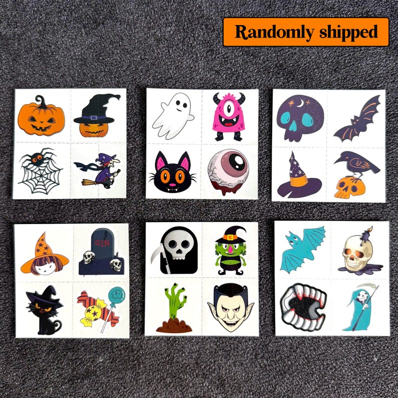 K&ouml;nnte beinhalten: Eine Sammlung tempor&auml;rer Tattoos zum Thema Halloween. Jedes Quadrat zeigt ein anderes Design, darunter K&uuml;rbisse, Geister, Flederm&auml;use, Totenk&ouml;pfe, Hexen und Monster. Der Text "Randomly shipped" ist oben aufgedruckt.