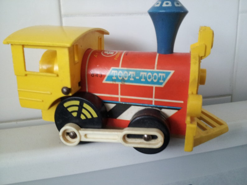 Vintage 1964 Fisher-Price Toot-Toot Train Engine #643 Pull Toy