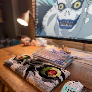 Ryuk Anime Keyboard Teppich | Handarbeit Acryl Wolle Home & Office Dekoration | Gaming Dekor